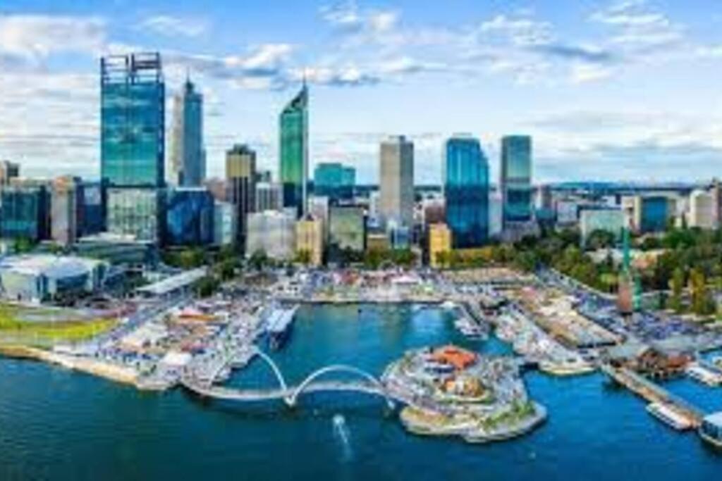 In The City Perth 1B1B Pool And Nice View エクステリア 写真