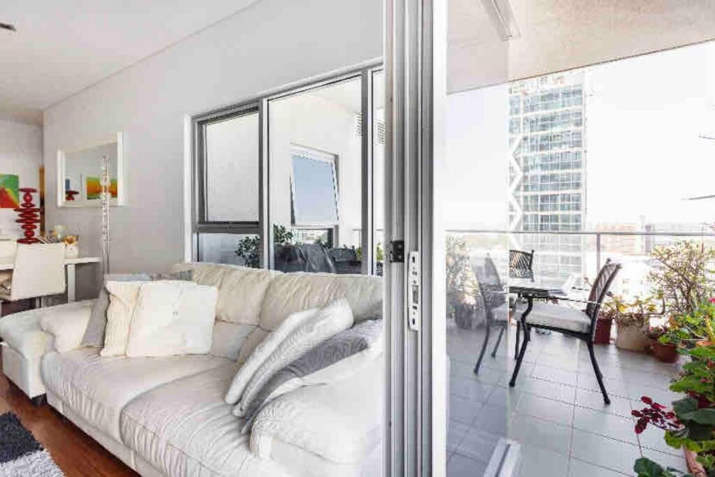 In The City Perth 1B1B Pool And Nice View エクステリア 写真